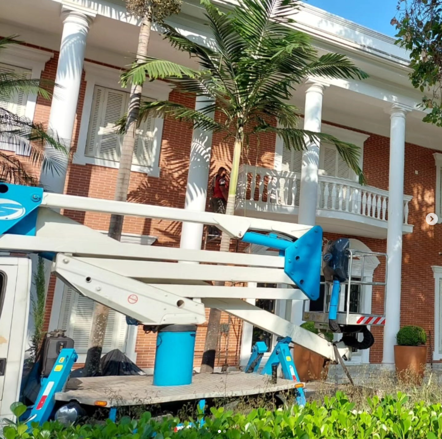Trabalho em altura com plataforma elevatória